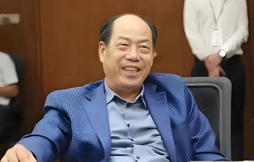 别人拼爹，他拼女婿。