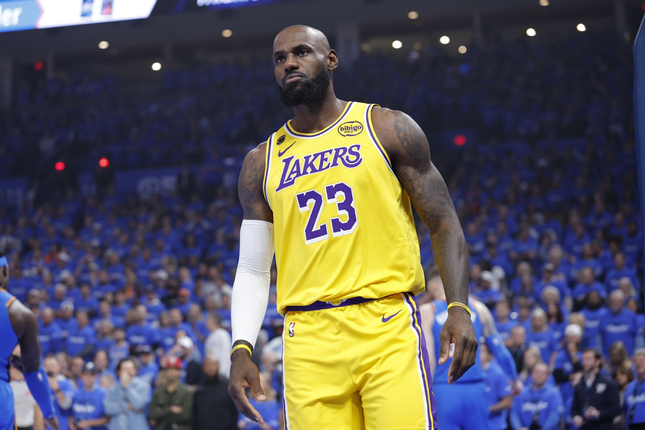 全民关注！“NBA总裁希望詹姆斯尽快决定”词条登上微博热搜第一_新浪竞技风暴_新浪体育_新浪网