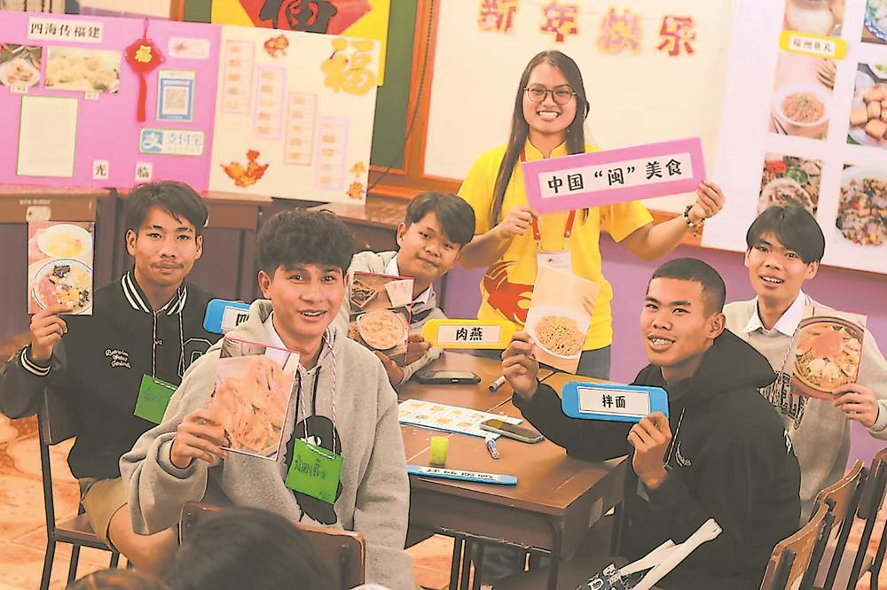 2025年寒假，华侨大学华文学院在泰国四色菊府开展“华文星火”项目活动。（均为受访者供图）