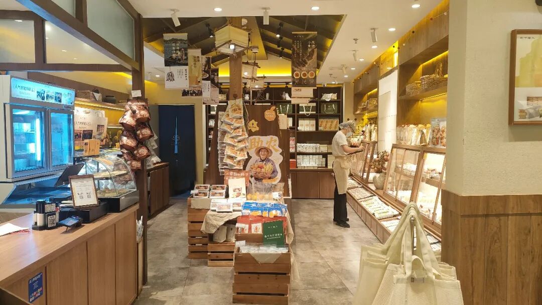 实探朴下隆九：“上海新晋排队王”长什么样？|上海市|黄浦区|零食店|零食|门店_手机新浪网