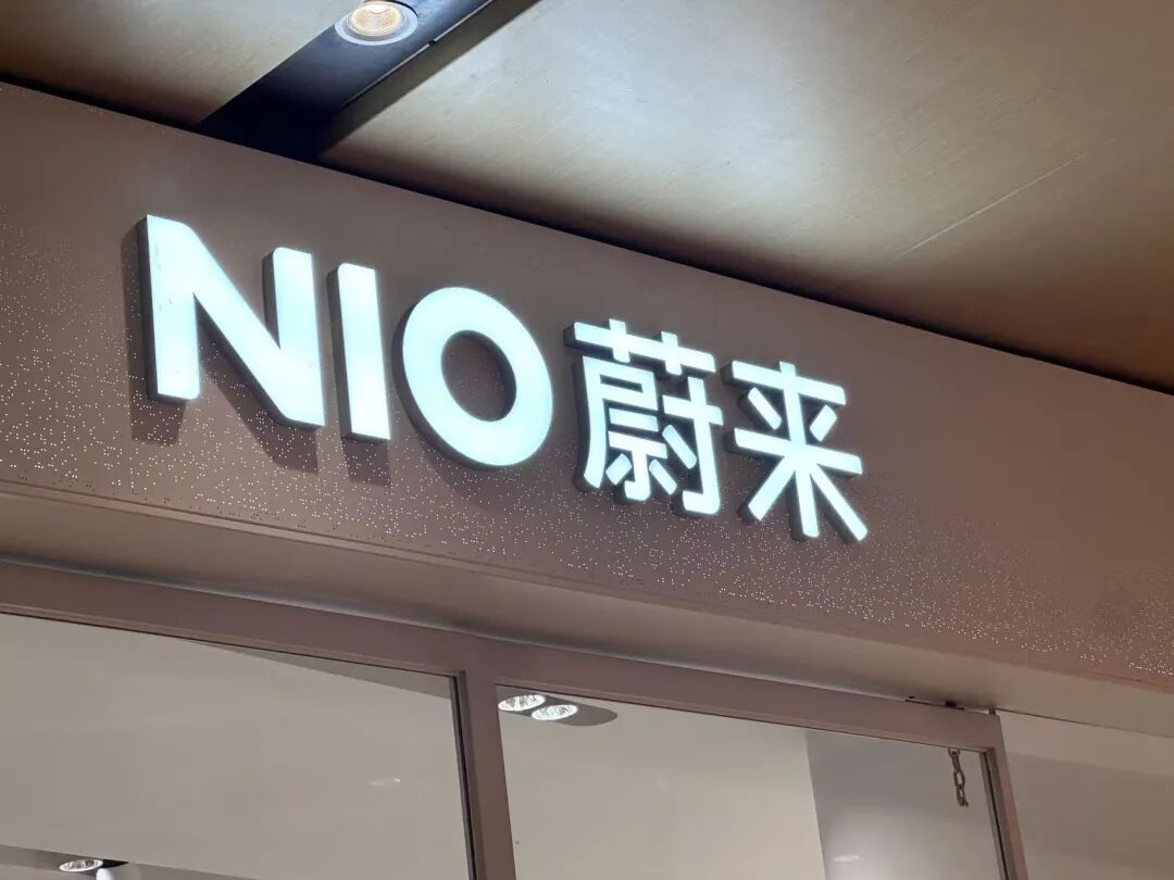 满新/摄