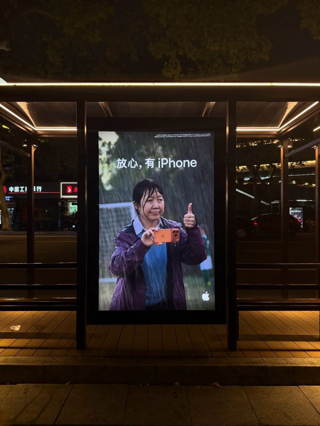 Apple新广告,看起来挺心酸的。。。__财经头条