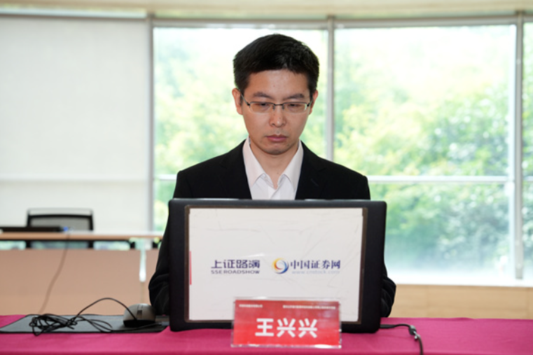 图为王兴兴在投资者交流会上 图源:网络