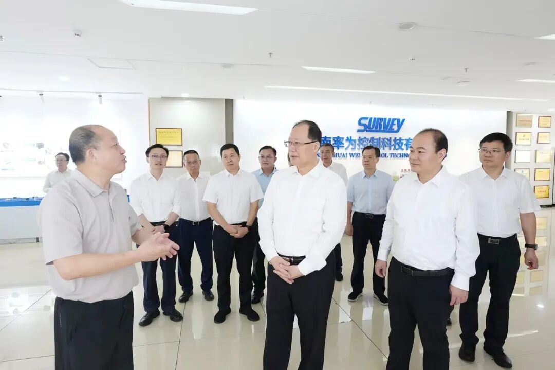 ▲毛伟明在率为科技调研。