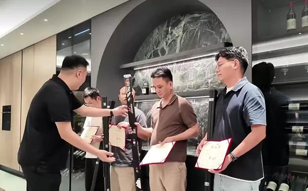 ���ϰ������콢���ܾ������Ϊ10ǿѡ�ְ佱