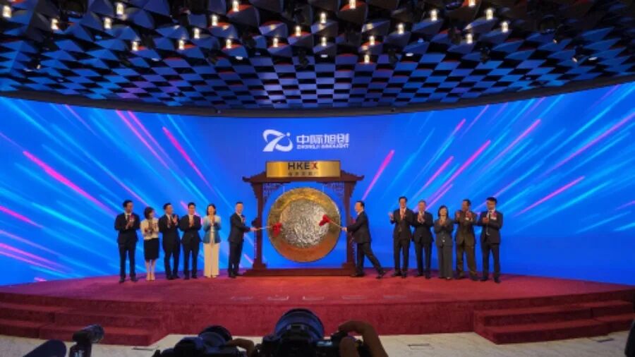 7月30日，中际旭创成为年内最大港股IPO。图源：苏州发布