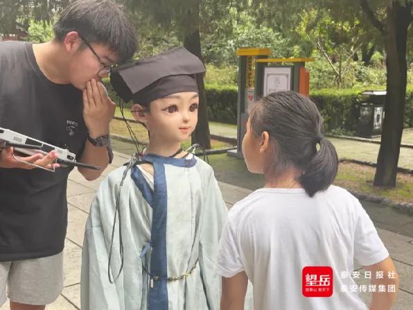 千年岱庙来了位机器人“小书童”_新浪财经_新浪网