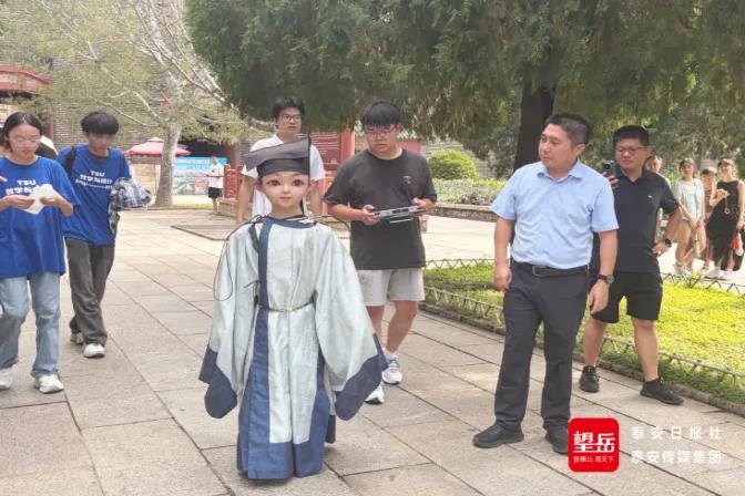 千年岱庙来了位机器人“小书童”_新浪财经_新浪网