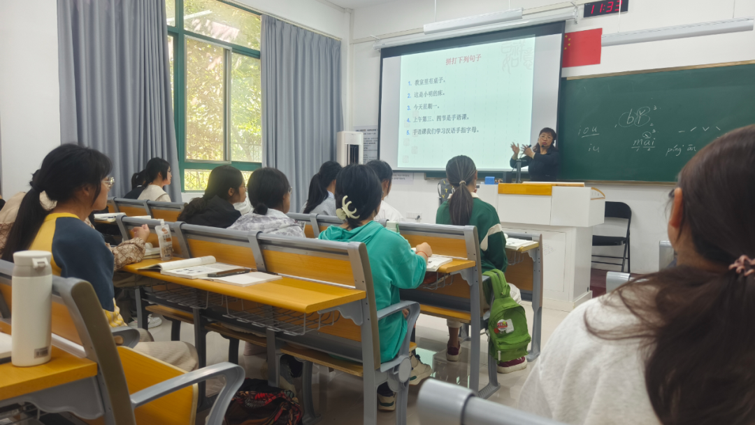 ▲白吉在南京特殊教育师范学院听课。