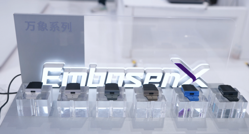 华威科携万象系列亮相WRC：0.5%FS超高重复精度让机器人从“盲抓”升级“智抓”|世界机器人大会|具身智能|大模型|灵巧手|触觉_手机新浪网