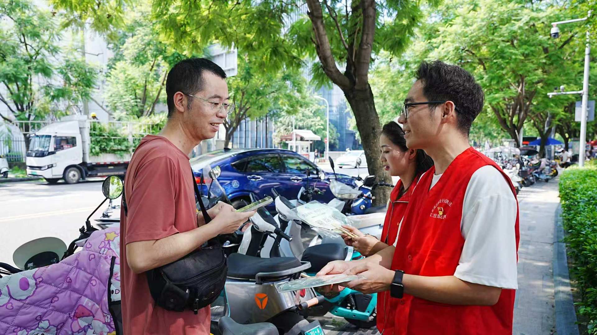 成都武侯区_武侯区市容整治活动_成都共享单车规范停放