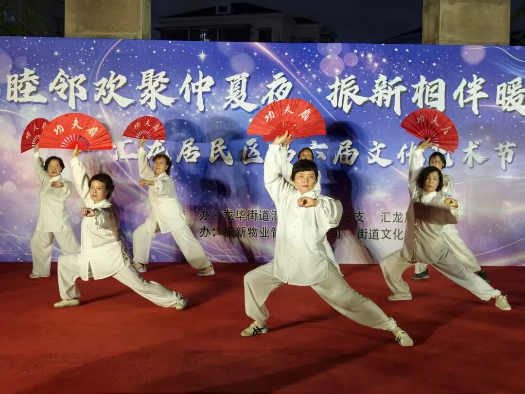 90岁登台，老少同乐！家门口的纳凉晚会，藏着社区最暖的烟火气_新浪财经_新浪网