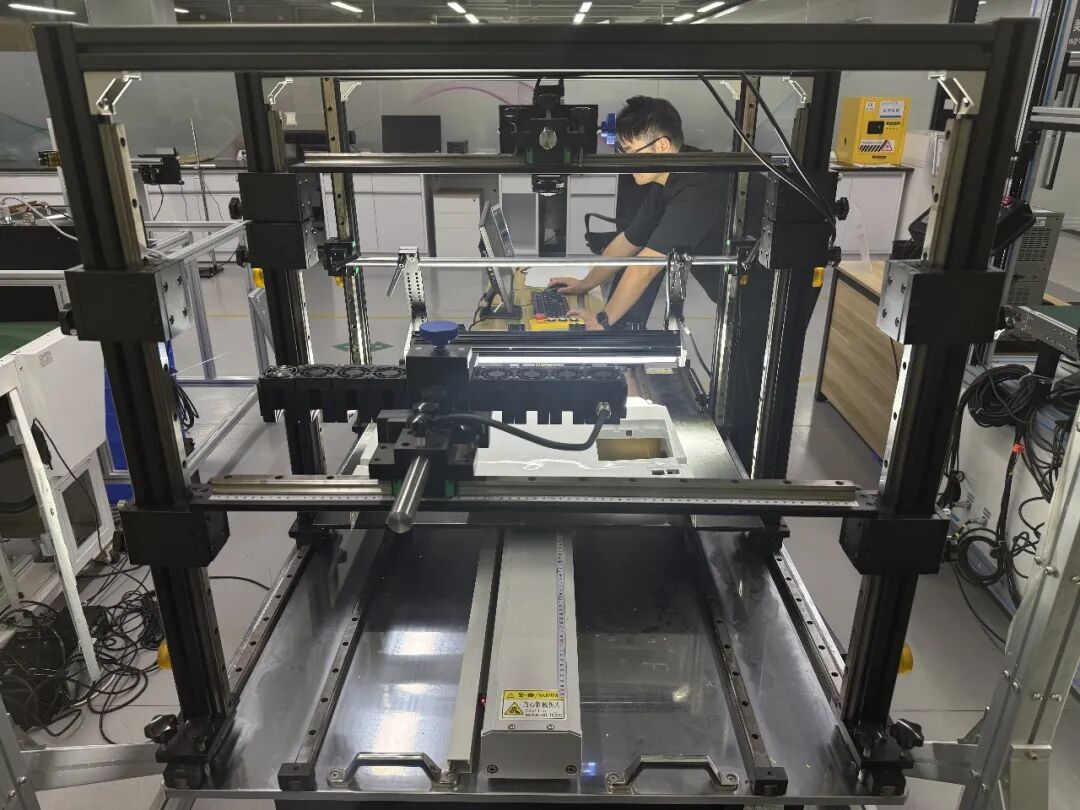 美的智能制造研究院工业视觉实验室，在测试AI视觉检测产品
