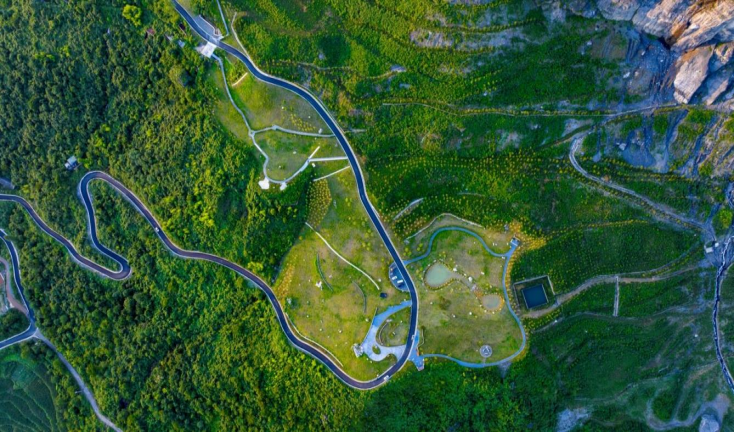 ▲南川區金佛山甑子岩金泉鋁土礦項目區鳥瞰圖。