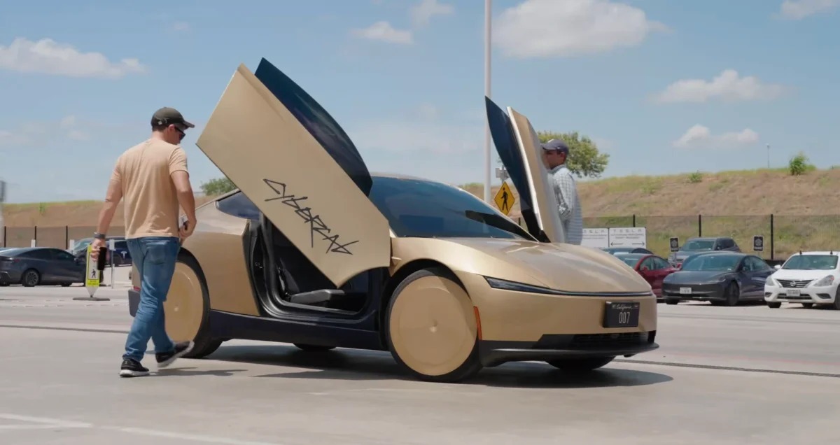 特斯拉无人出租车Robotaxi将搭载FSD V15，下月开始全天候运营
