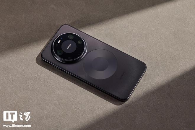 ▲ IT之家开箱：华为 Mate 80 Pro Max 风驰版图赏