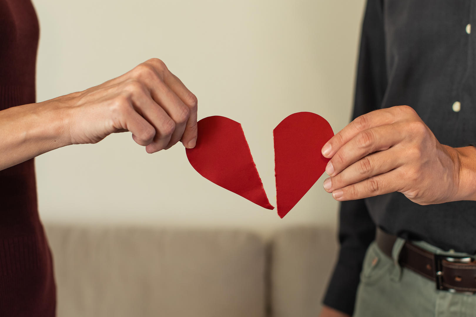 婚后发现养育三年的儿子非亲生,男子起诉离婚并要求返还彩礼、抚养费等 法院判了