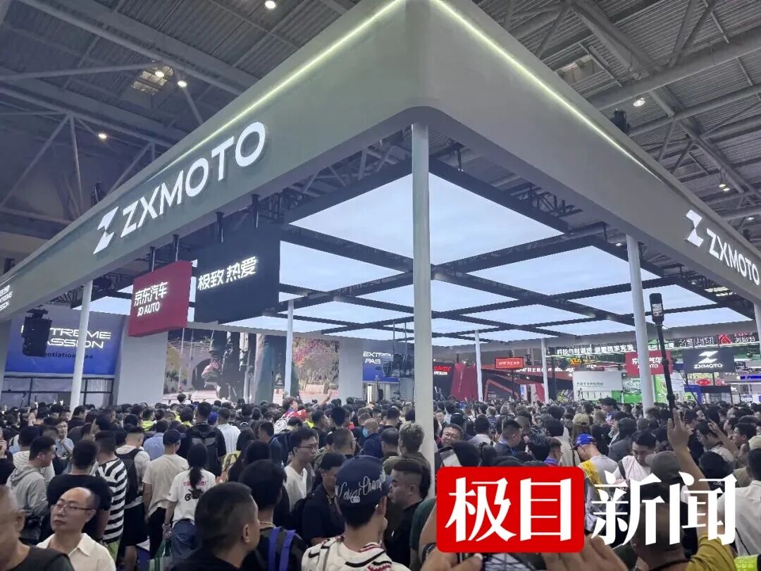 张雪机车展台 极目新闻记者 邓波 摄