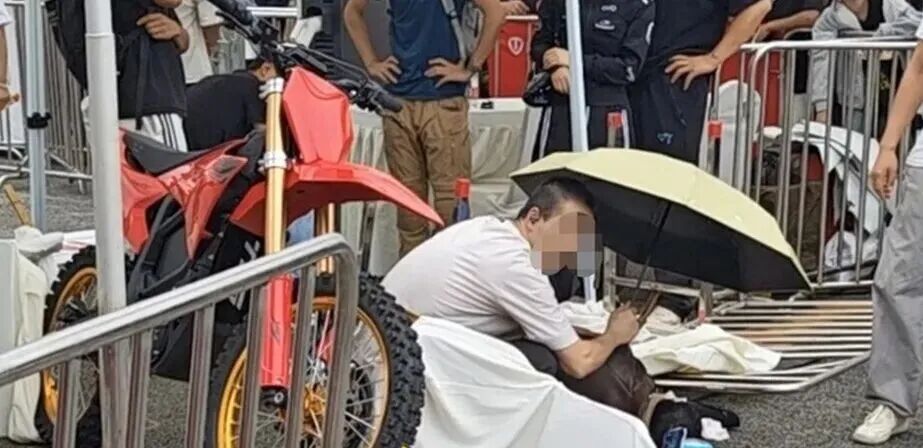 摩博会通报试驾摩托失控3人受伤：1人轻微擦伤、经处理后已离院，2人轻