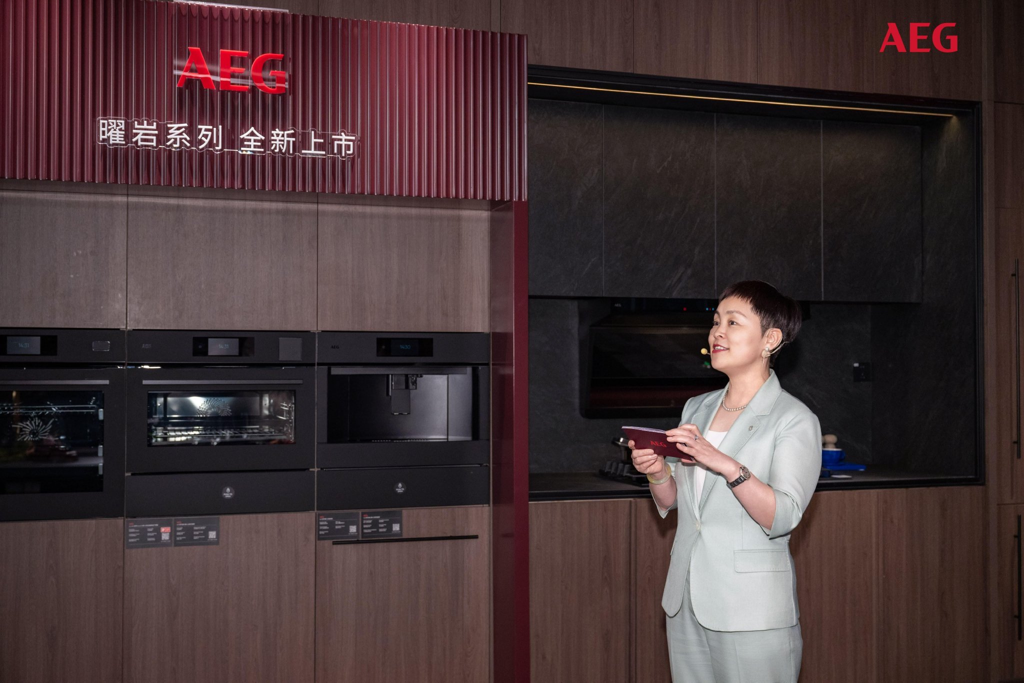 AEG曜岩系列嵌入式烤箱焕新上市