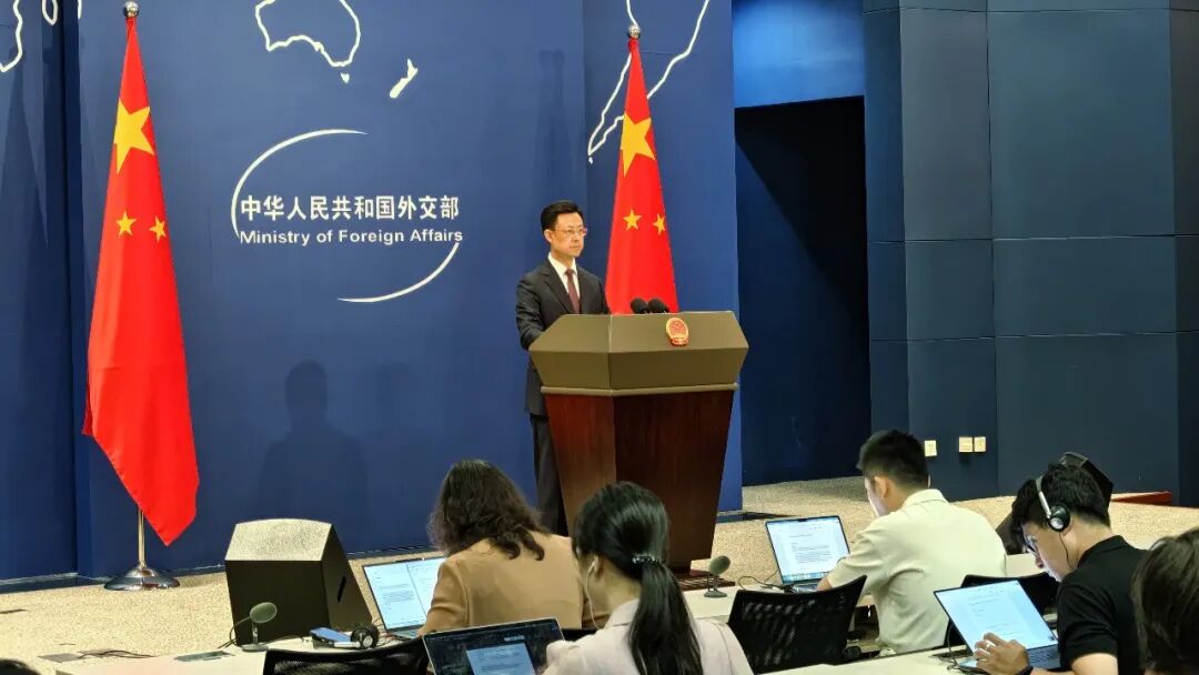 美财长称“伊朗航司全球航线将停飞，为伊朗航司提供信贷服务或燃油的国家将被踢出美元体系”，中方回应_新浪财经_新浪网