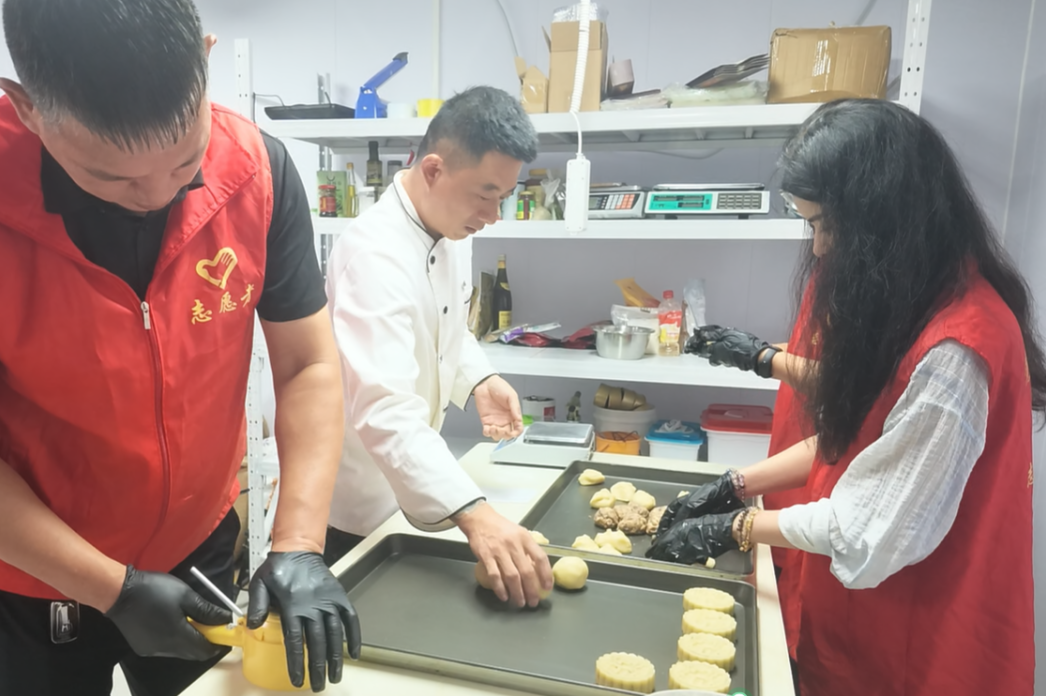 秋风带甜，热乎月饼装着界城镇的中秋温情~_新浪财经_新浪网