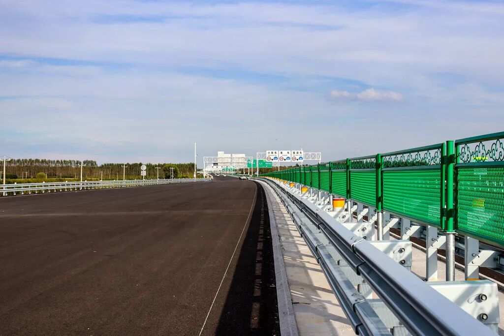 9月27日拍摄的京雄高速公路二期项目主线。