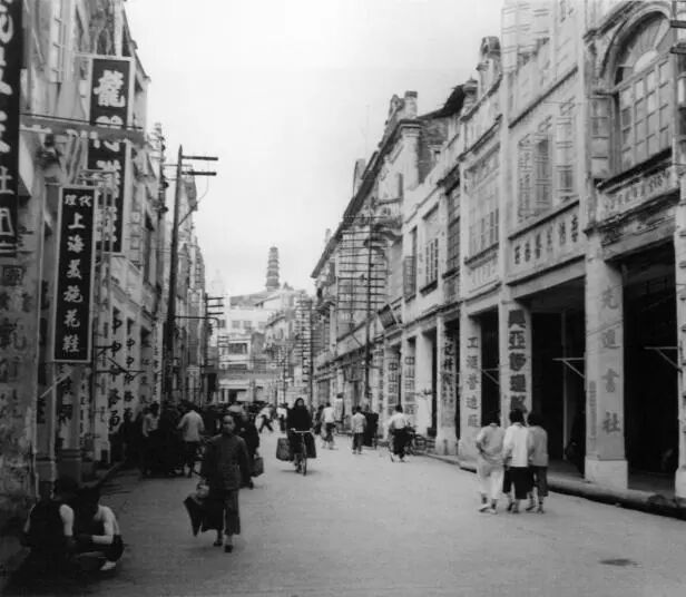 《广东中山石岐街景 摄于1953年广东省中山县石岐街头的景象》郑景康 