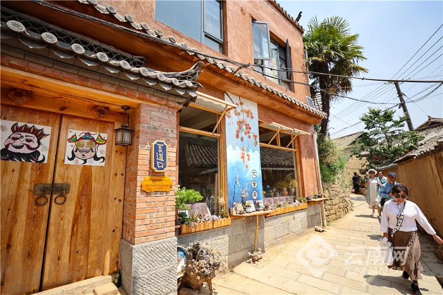 昆明大墨雨村。