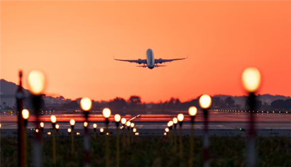 National Day holiday sees domestic flight prices swing from 1927 to 884 yuan