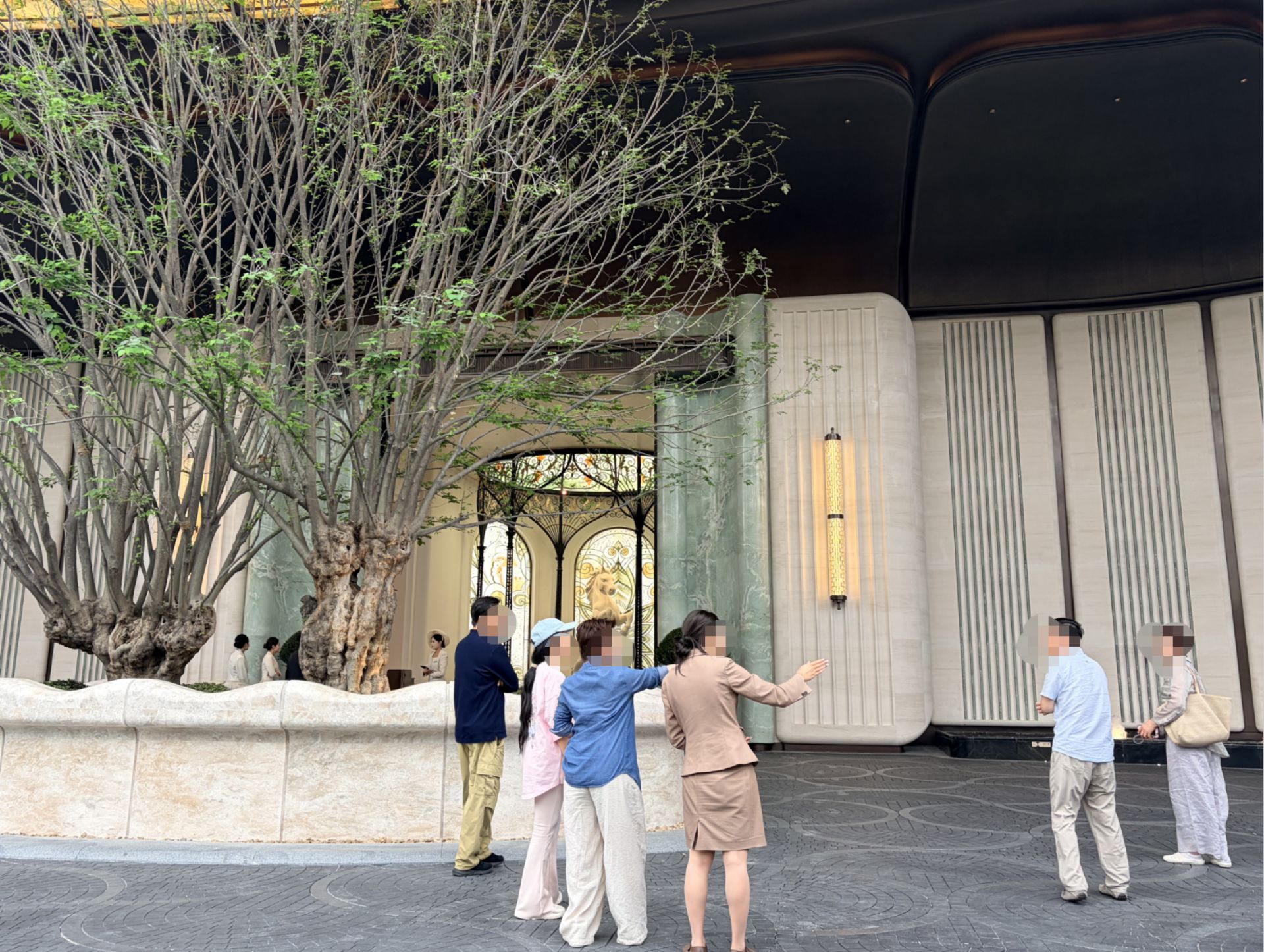 实探国庆假期上海楼市：全家出动看房成风，有项目3天销售额超2亿元