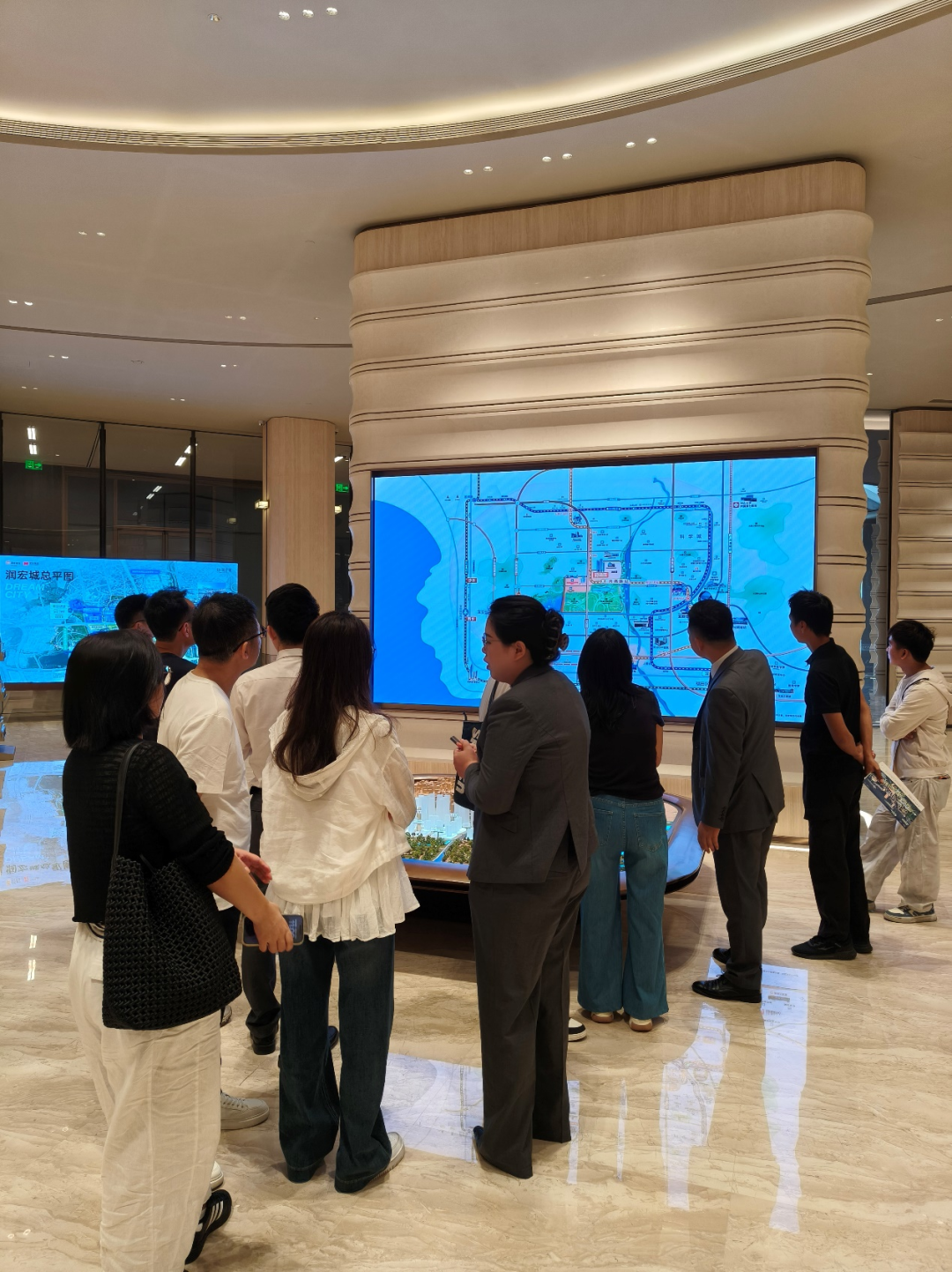 深圳市光明区某新楼盘营销中心 &nbsp;本报记者 张兴旺/摄