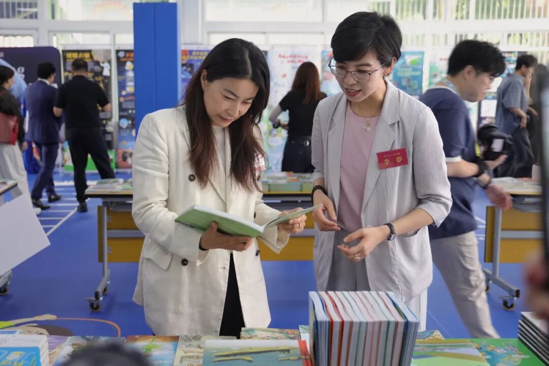 9月23日，郭晶晶出席“行走的图书馆之同心迎国庆，共绘家国情”特别活动。中通社