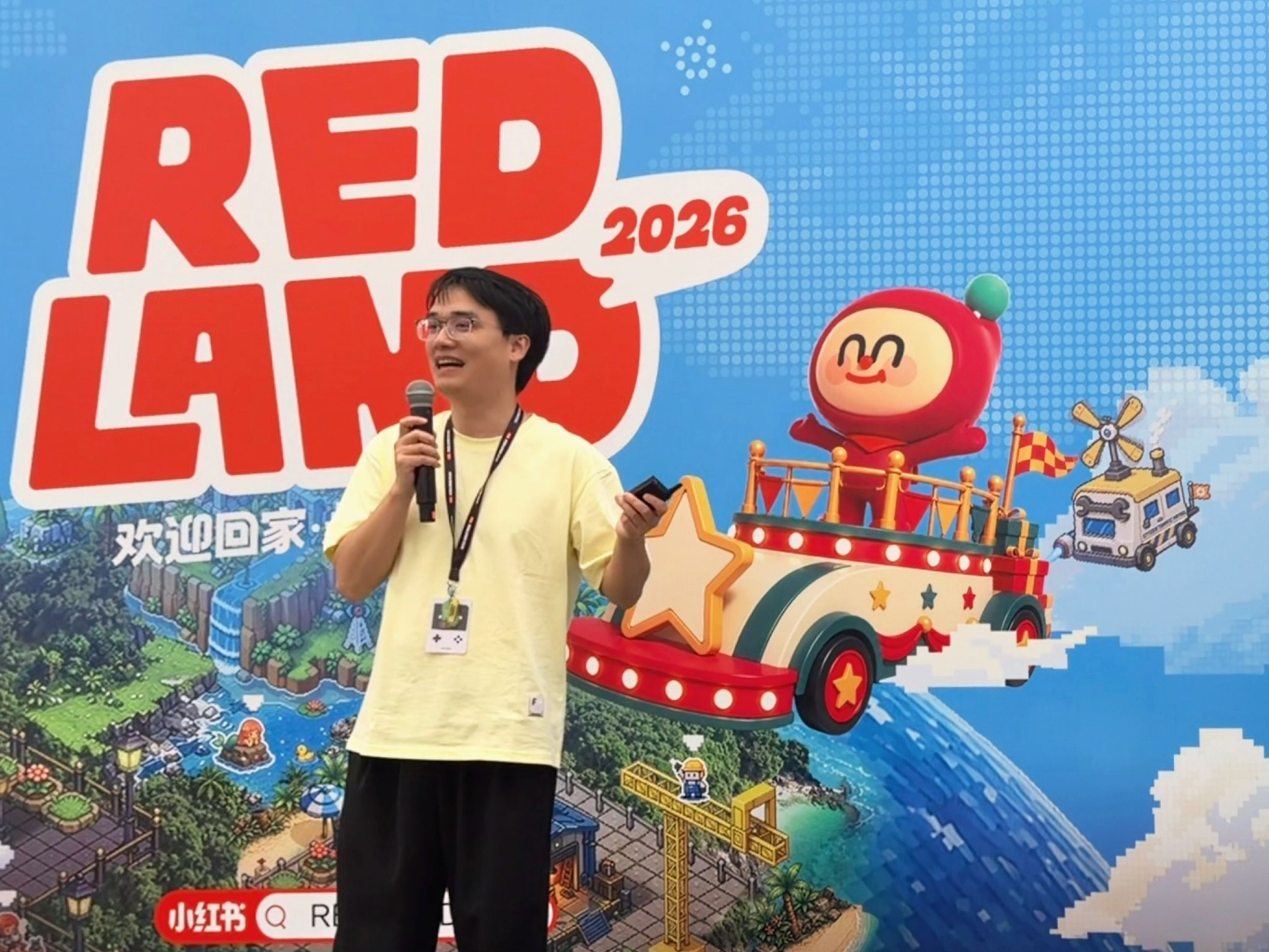 小红书社区市场部负责人白板回答媒体提问  时代财经摄
