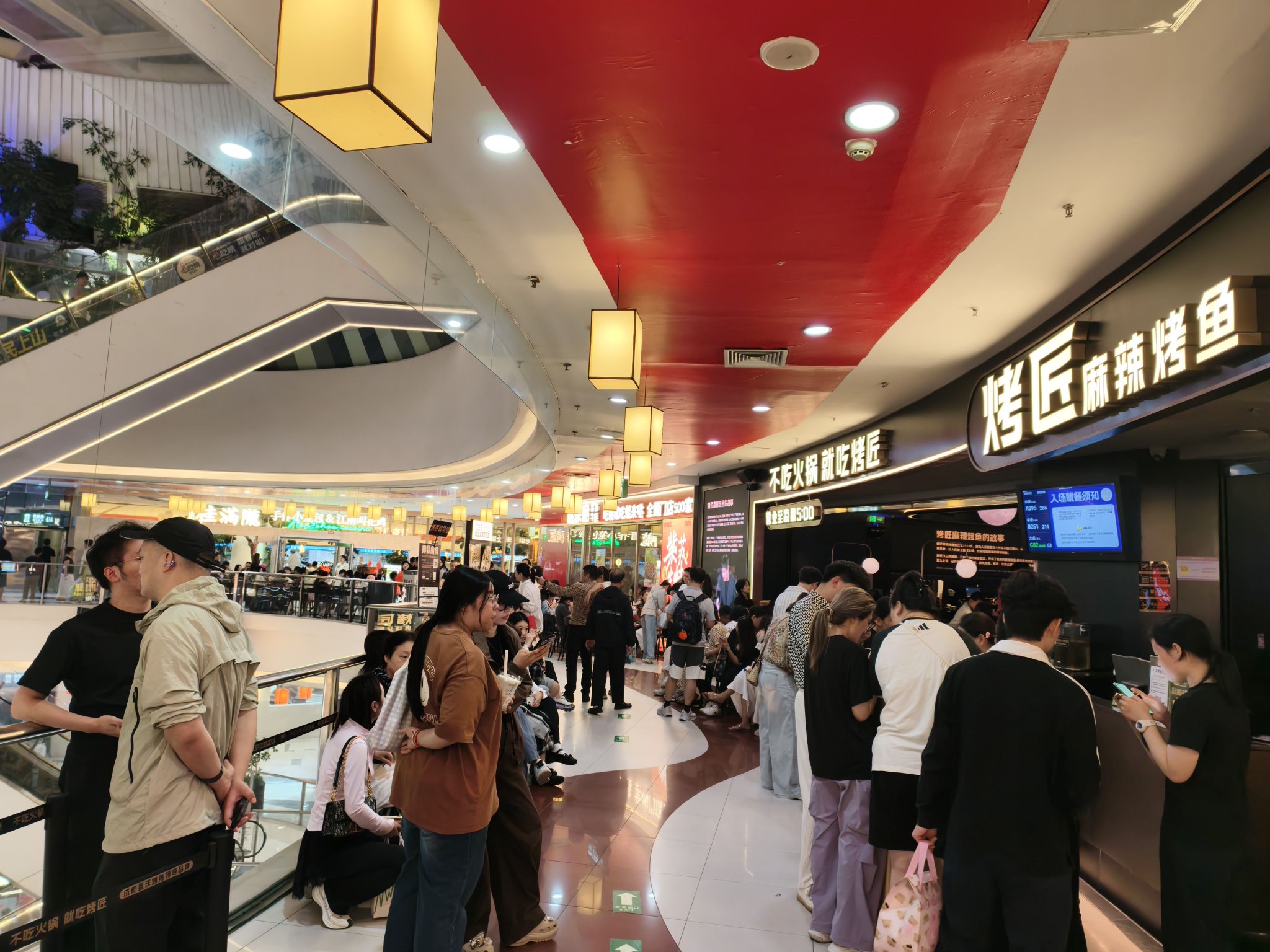 上海合生汇排队情况（图片来源：烤匠）