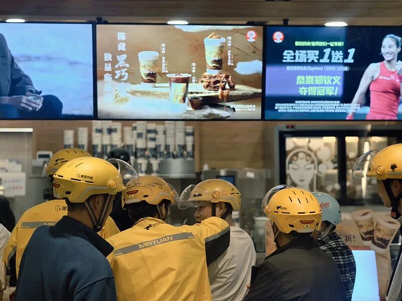 郑钦文夺冠后，霸王茶姬爆单挤崩小程序