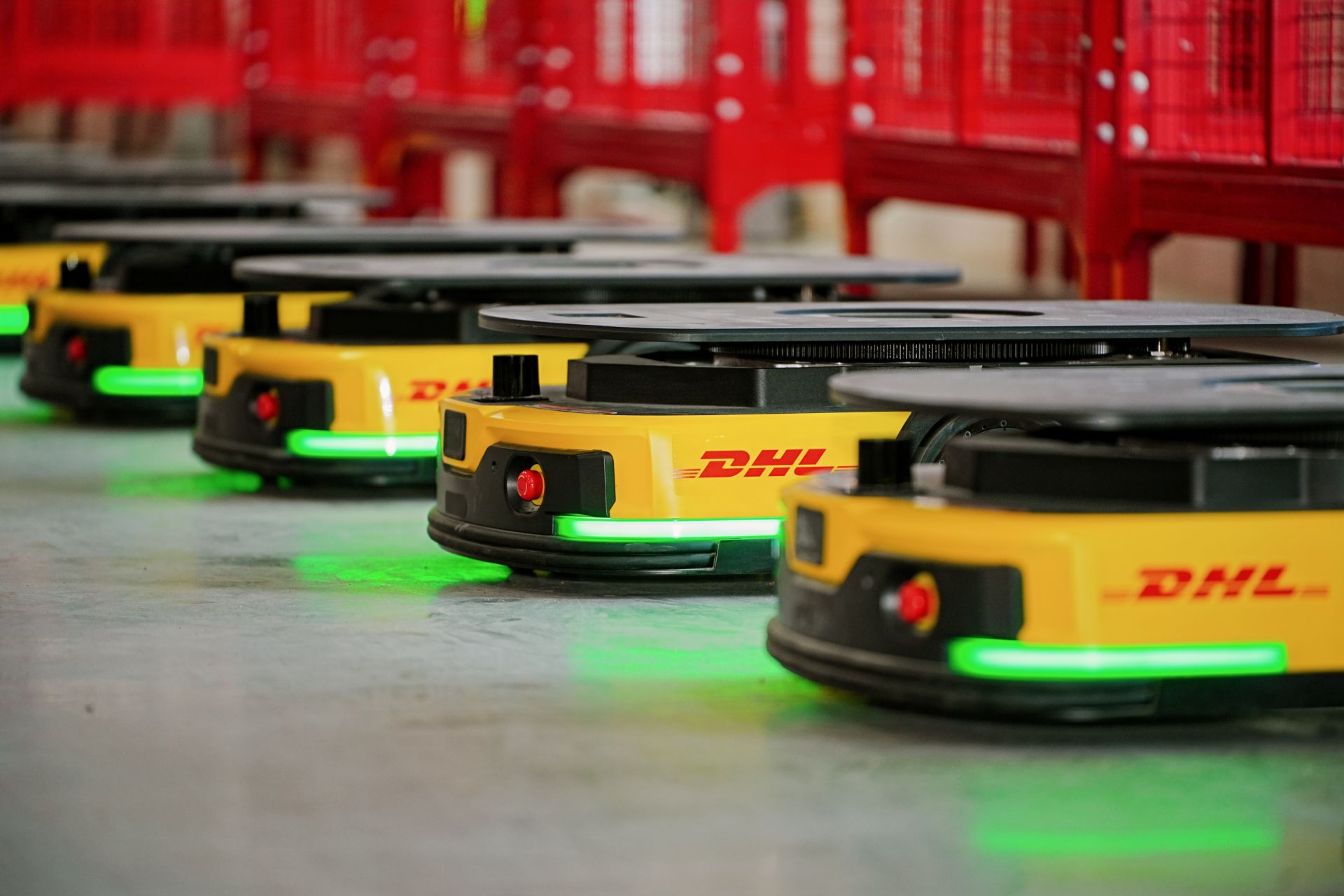 DHL 快递深圳超级口岸使用AGV设备提升效率效能