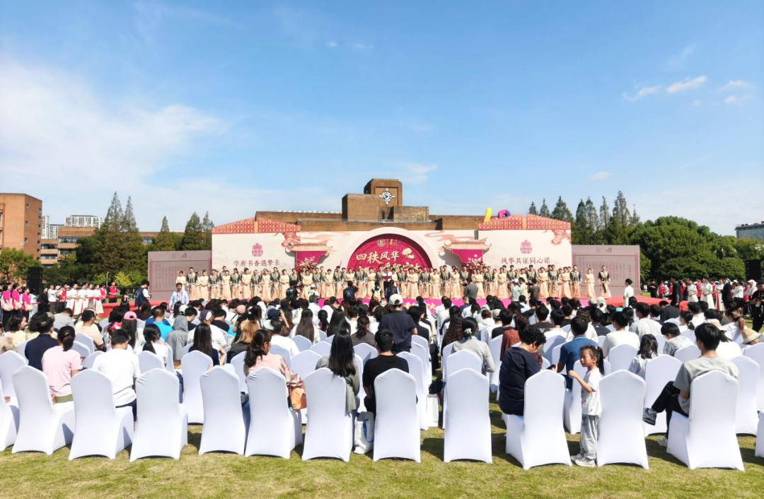 宁波大学办集体婚礼 送24K纯金婚书