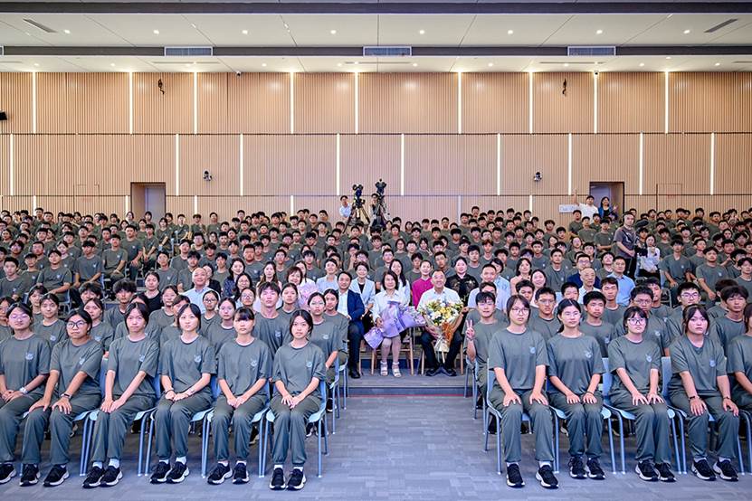 Spiders Powerpoint 8000人抢300个名额,格力技工学校如何孵化制造业原生人才_新浪科技_新浪网