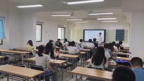 Spiders Powerpoint 高校发文:上课严禁全程依赖PPT,杜绝“念课件”等现象_新浪财经_新浪网