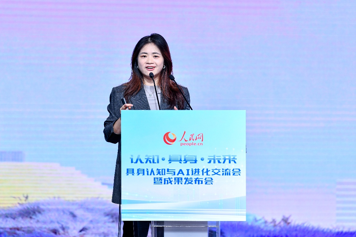 京东零售具身智能业务部负责人郑小丹作主旨发言。人民网记者 任峰涛摄