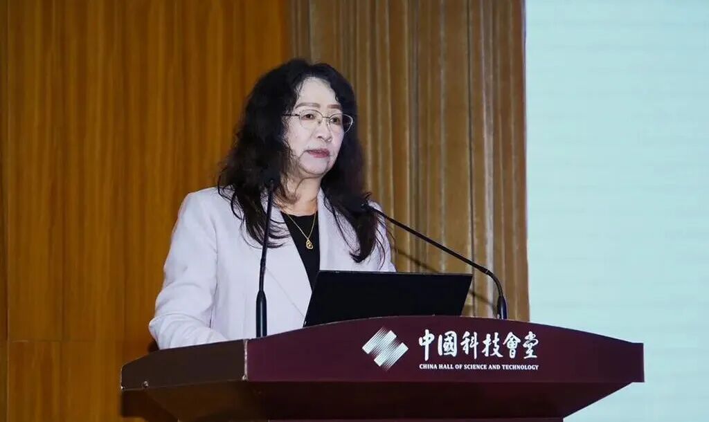 何俐教授