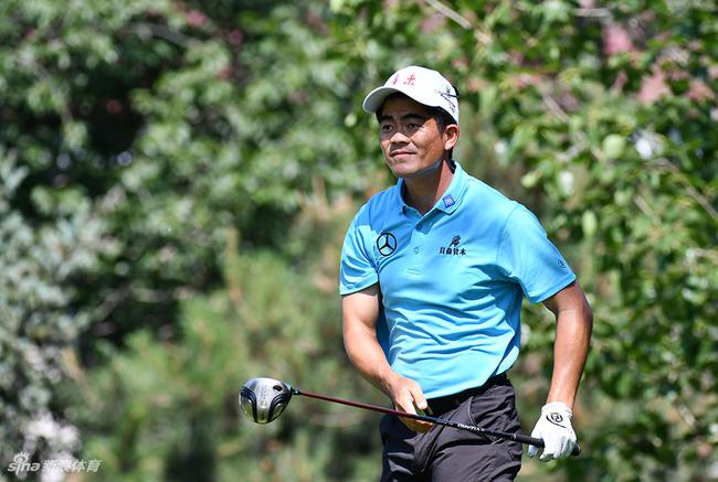 由梁文冲领衔的广东队与张新军领衔的陕西队首轮同组较量