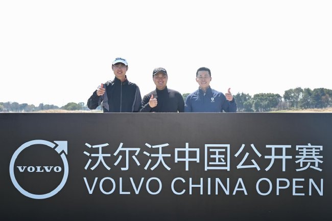 非中國大陸入圍球員合照,從左至右依次為:沈弘毅(業餘)、中井賢人、黃子龍