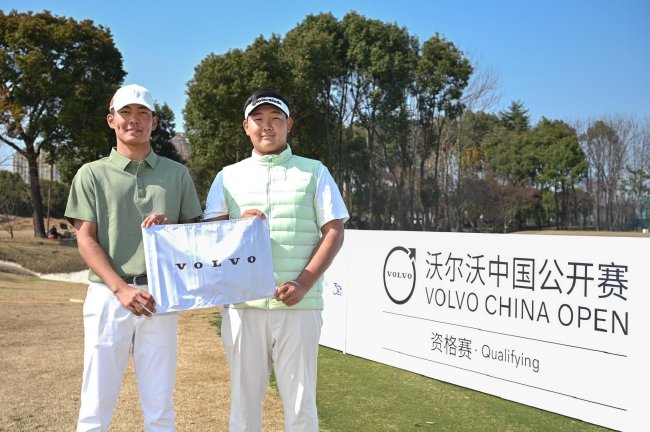 李政謙(左)和弟弟李政達