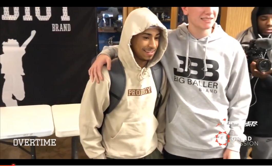 视频-朱利安·纽曼大战三球 三球怒砍三双_手机新浪网