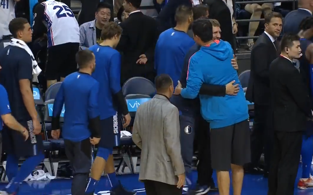 大郅场边拥抱诺天王