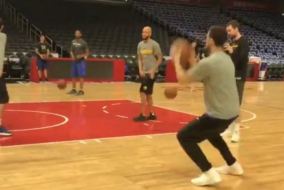 汤神热身专注跳投誓赢30分？