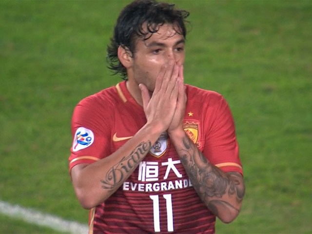 高拉特无人防守失良机