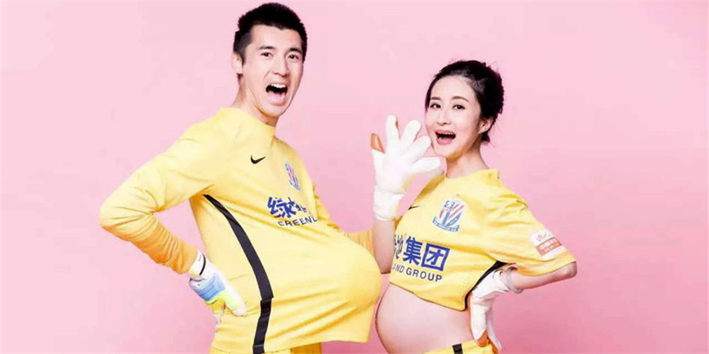 耿晓峰与妻子拍摄美艳写真